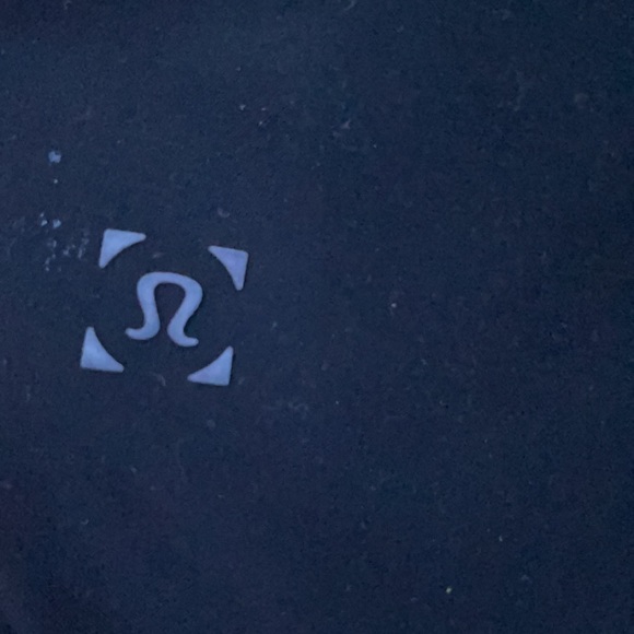 Size Small “THE Short” lulu shorts 7” - Picture 2 of 2